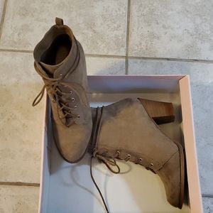 Ankle Boots - Faux suede